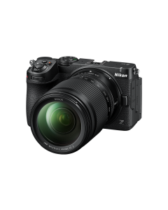 Nikon Z5IIC + 24-200mm zwart